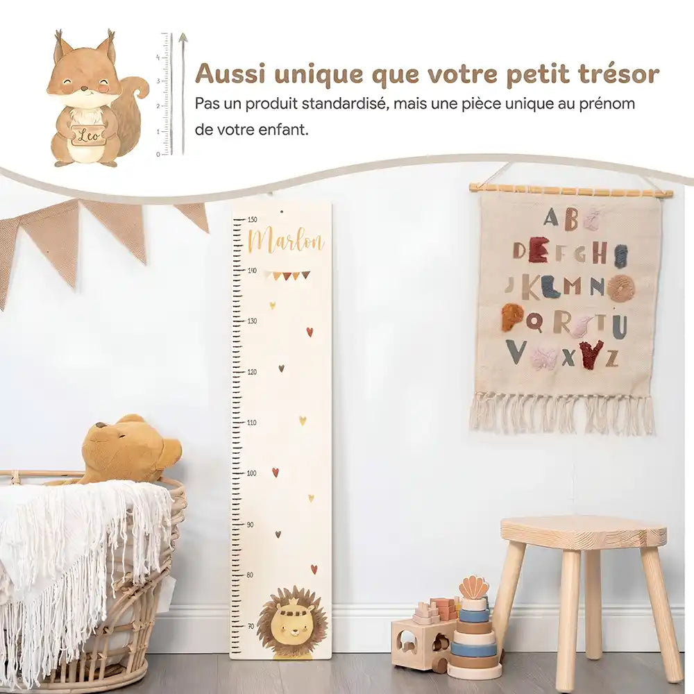Toise enfant personnalisée Lion et cœurs – pièce unique au prénom de votre enfant