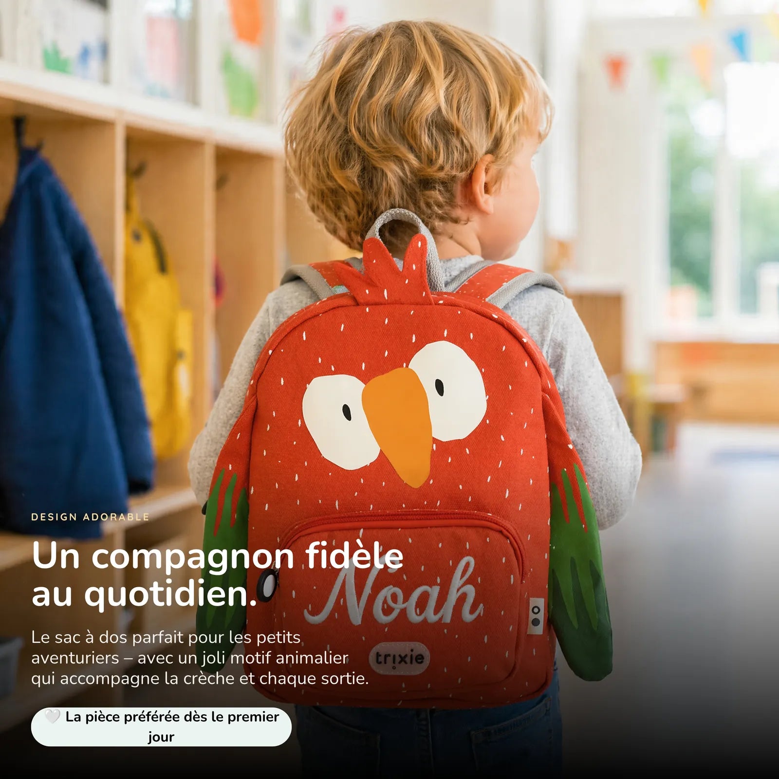 Sac à dos Perroquet porté, prénom brodé au fil blanc — Kidsmood