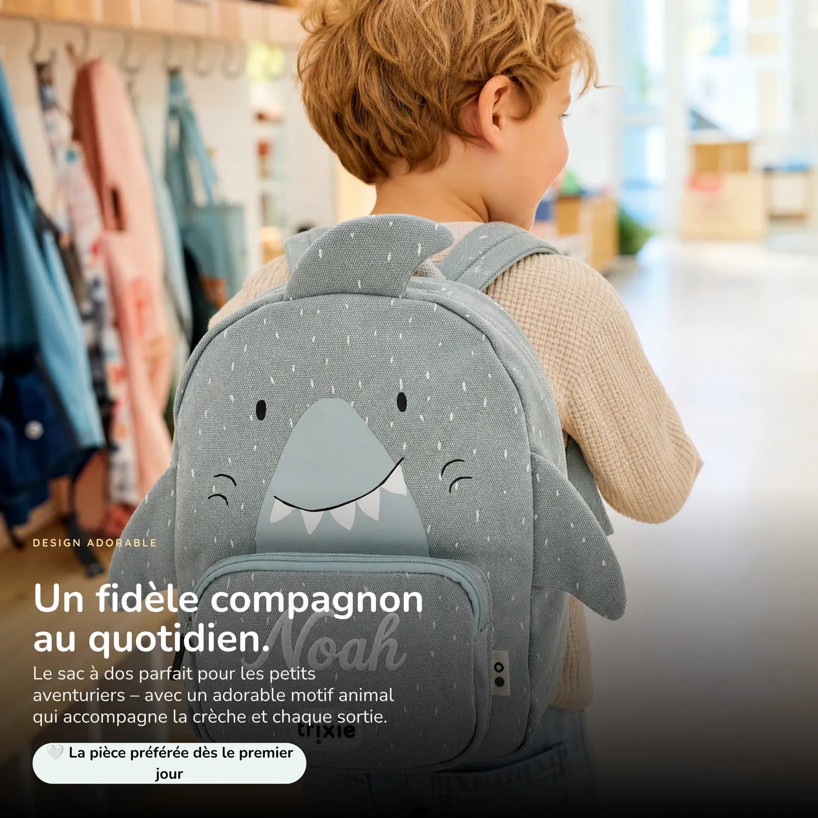 Sac à dos Requin porté, prénom brodé au fil blanc — Kidsmood