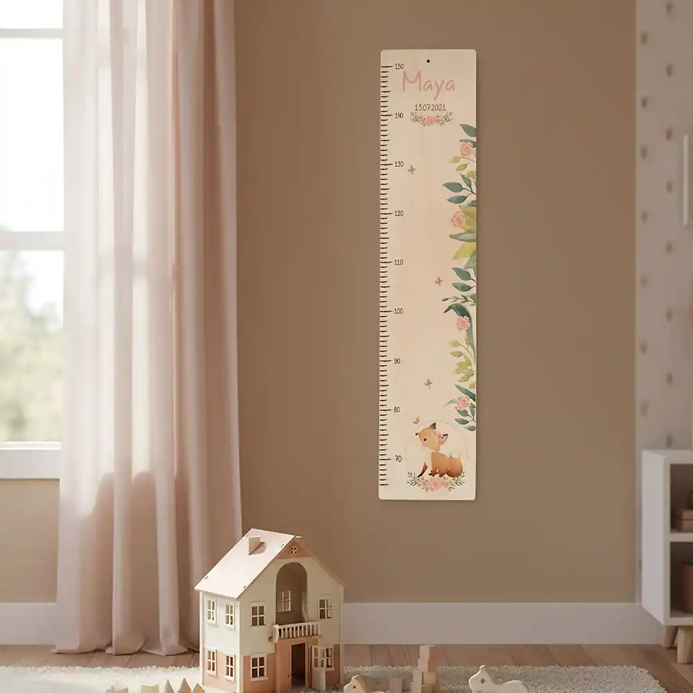 Toise enfant personnalisée Bébé renard – toise murale accrochée dans la chambre d'enfant
