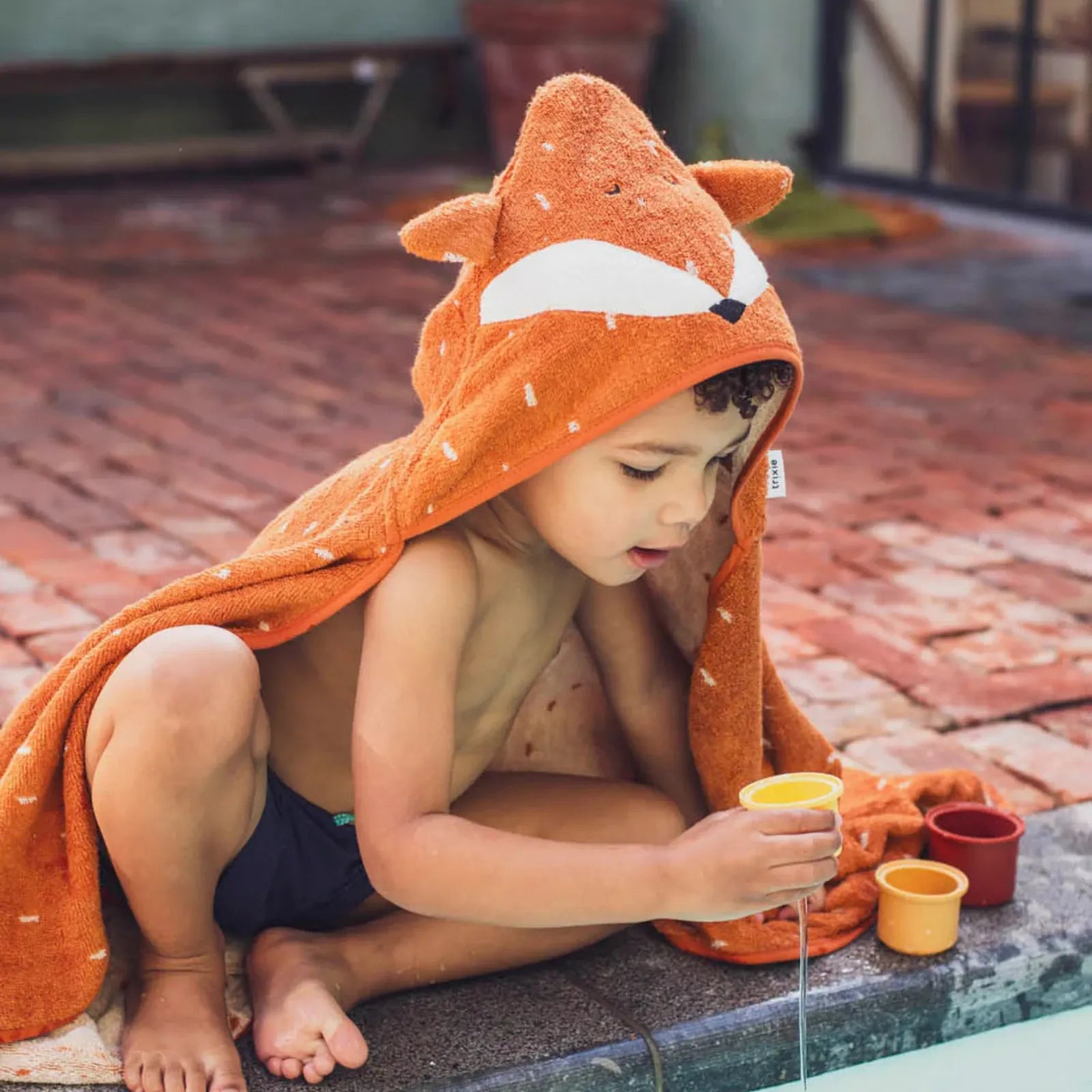 Cape de bain bébé Trixie Renard personnalisée, prénom brodé — Kidsmood