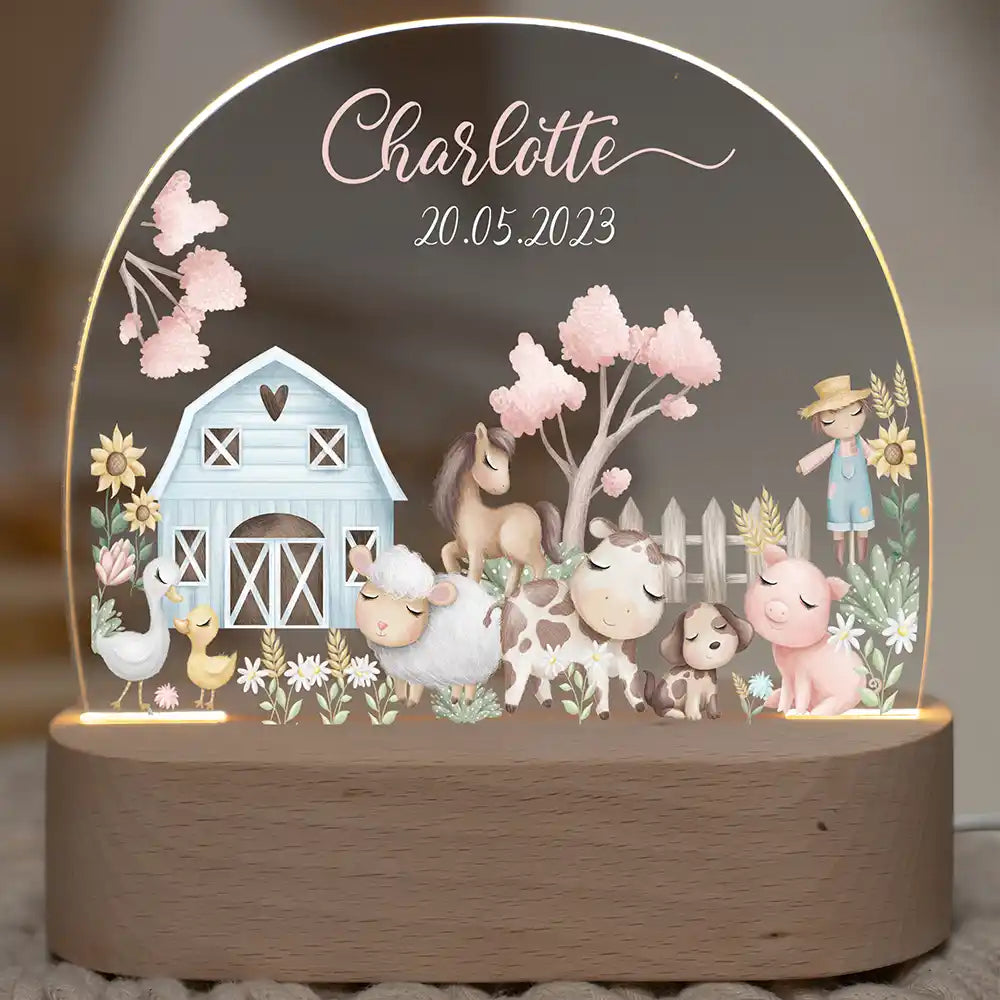 Veilleuse enfant personnalisée Animaux de la ferme – vue principale avec prénom gravé, socle en bois de hêtre