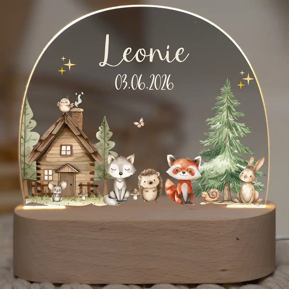 Veilleuse enfant personnalisée Petits amis de la forêt – vue principale avec prénom gravé, socle en bois de hêtre