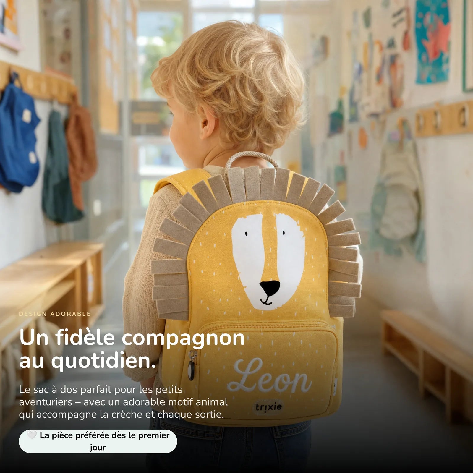 Sac à dos Lion porté, prénom brodé au fil blanc — Kidsmood