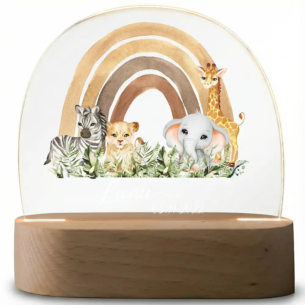 Veilleuse enfant personnalisée Animaux de la savane – plaque en acrylique posée sur le socle ovale en hêtre