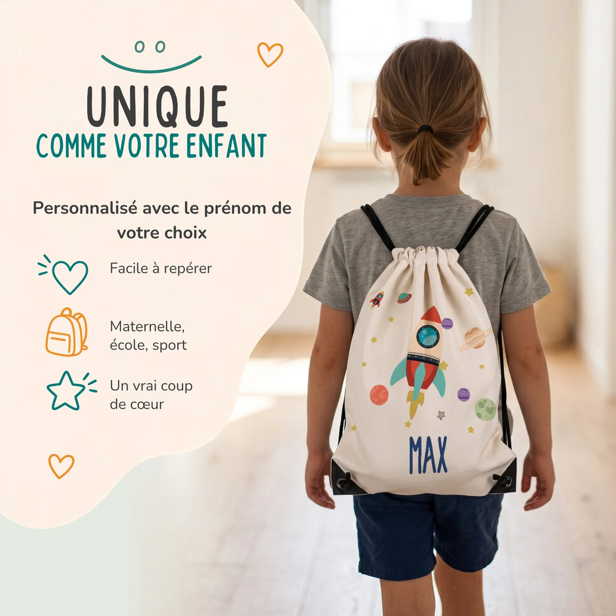 Enfant portant son sac de sport personnalisé sur le dos, motif fusée spatiale — Kidsmood