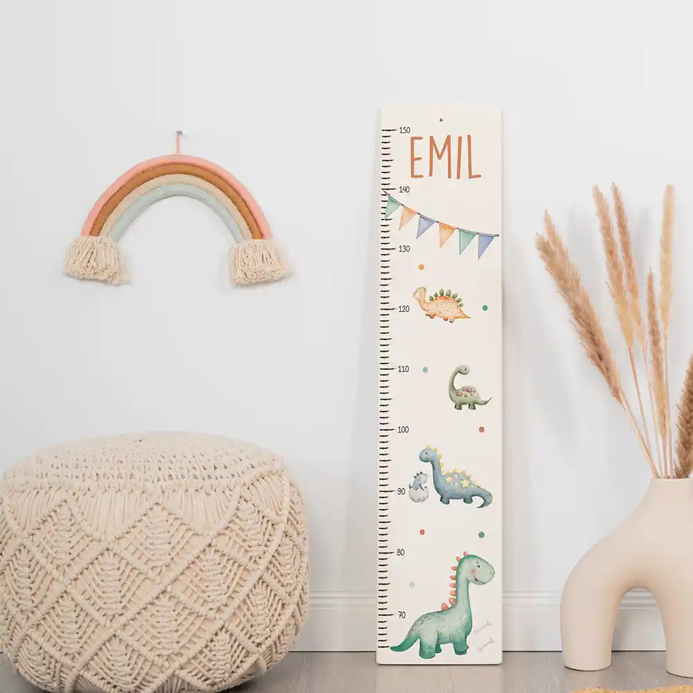 Toise enfant personnalisée Dinosaures – variante claire avec prénom et date de naissance imprimés