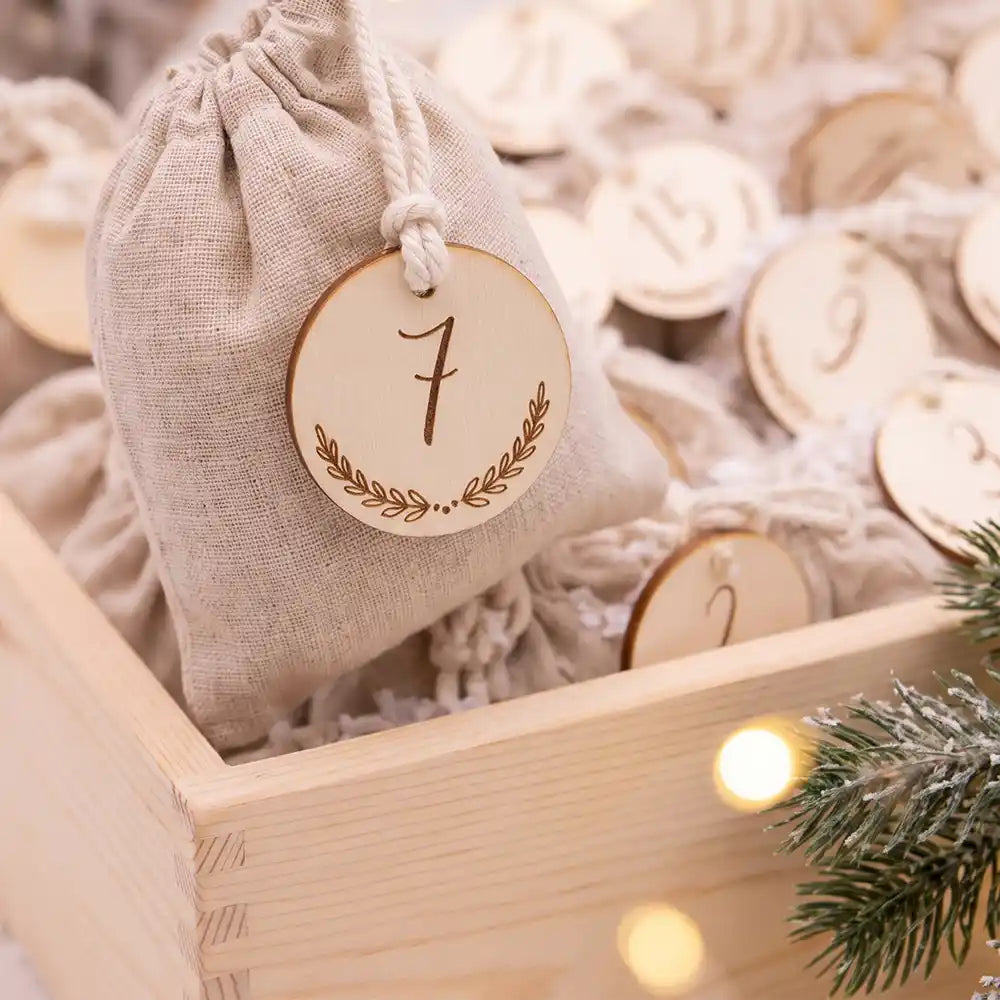 Calendrier de l'avent personnalisé, motif Bonhomme de neige — Sachet en jute et son chiffre | Kidsmood