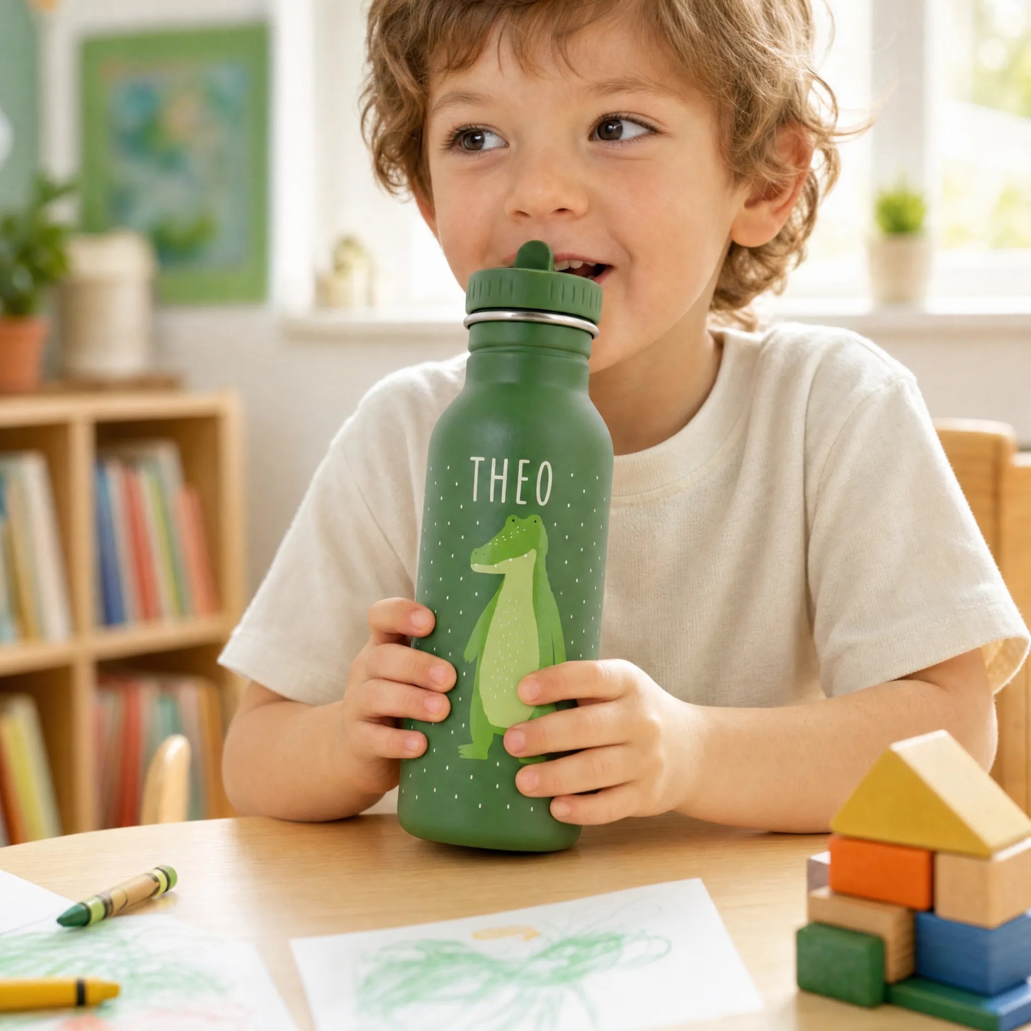Gourde 350 ml avec cordon de transport, motif Crocodile — Kidsmood