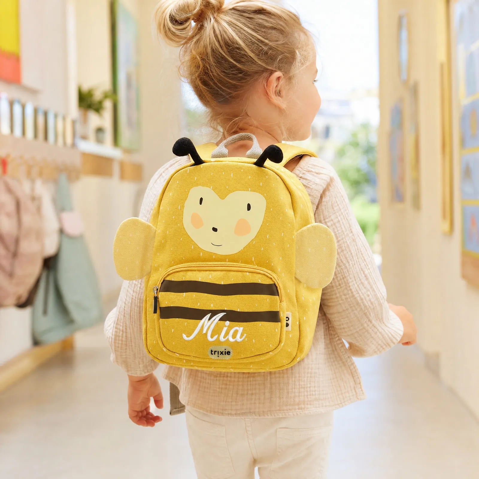 Mini sac à dos Abeille dès 2 ans, porté par un enfant — Kidsmood