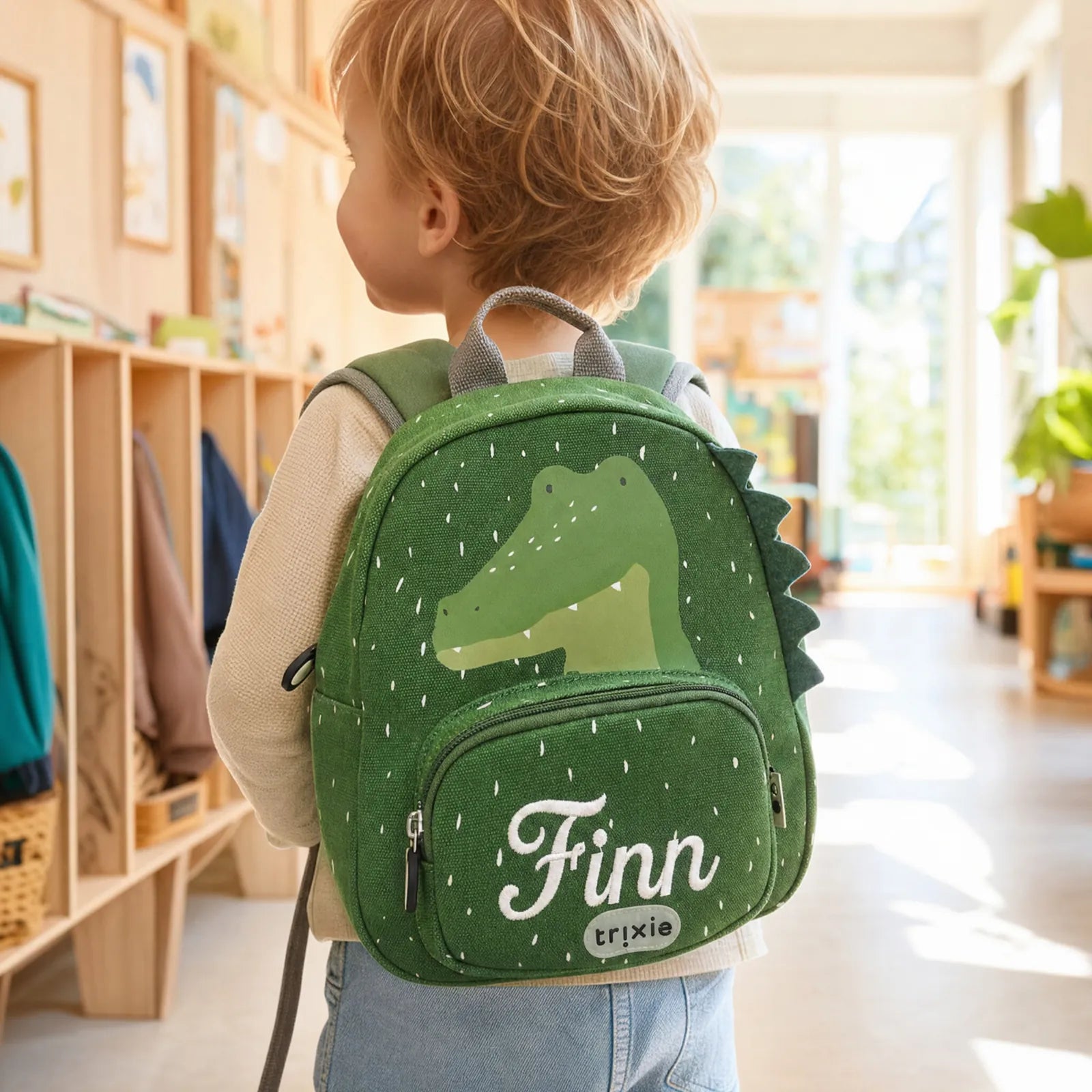 Mini sac à dos Crocodile dès 2 ans, porté par un enfant — Kidsmood