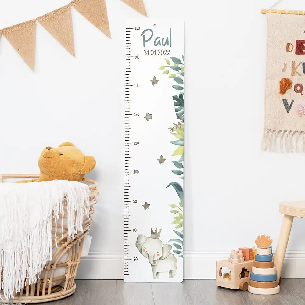 Toise enfant personnalisée Éléphant – vue rapprochée avec prénom et date de naissance