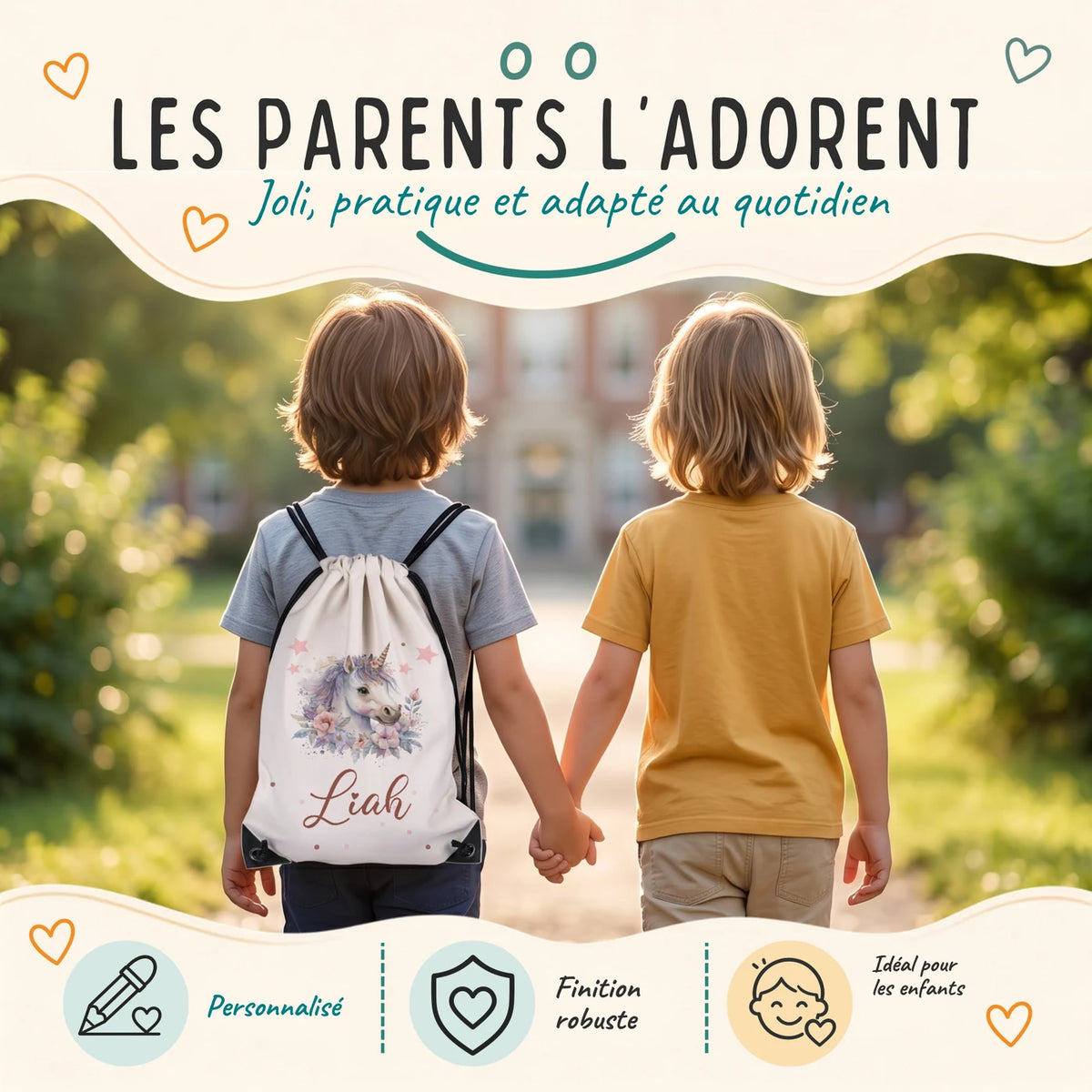 Deux enfants avec leur sac de sport personnalisé sur le chemin de l'école, motif licorne fleurie — Kidsmood