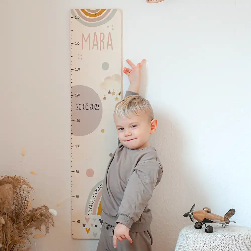 Toise enfant personnalisée Arc-en-ciel pastel – aperçu détaillé avec prénom imprimé