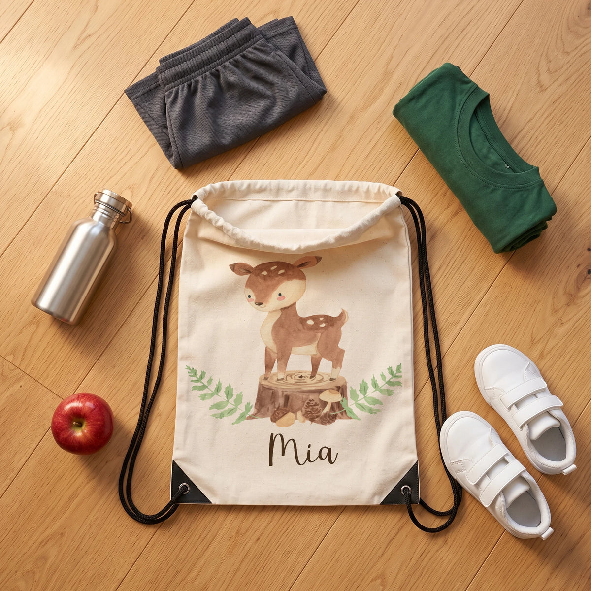 Sac de sport personnalisé avec tenue de sport, chaussures et gourde, motif faon des bois — Kidsmood