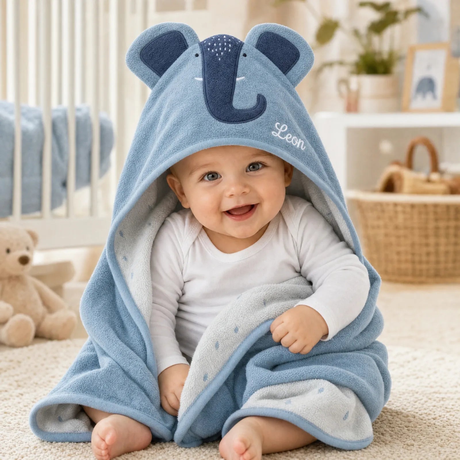 Cape de bain bébé Trixie Éléphant personnalisée, prénom brodé — Kidsmood
