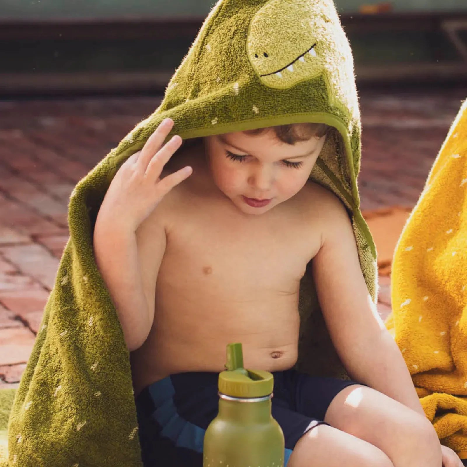 Cape de bain bébé Dino en coton biologique doux — Kidsmood