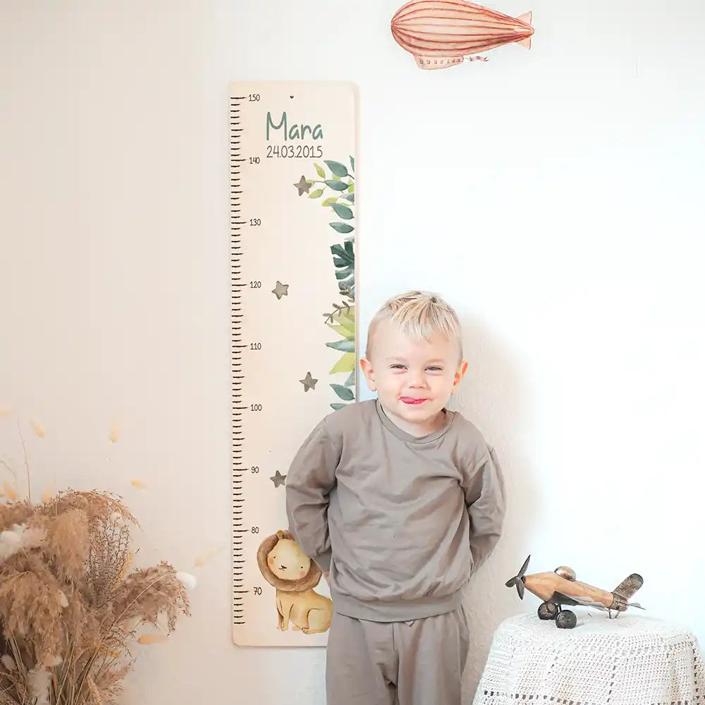 Toise enfant personnalisée Petit lion – l'enfant mesure sa taille, un petit rituel préféré