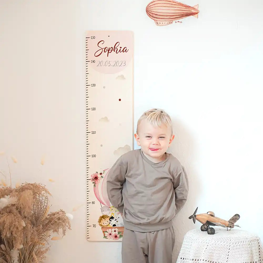 Toise enfant personnalisée Montgolfière – l'enfant mesure sa taille, un petit rituel préféré