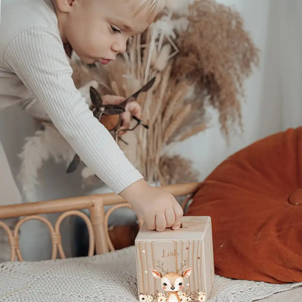 Tirelire personnalisée pour aider l'enfant à économiser, motif faon fleuri — Kidsmood