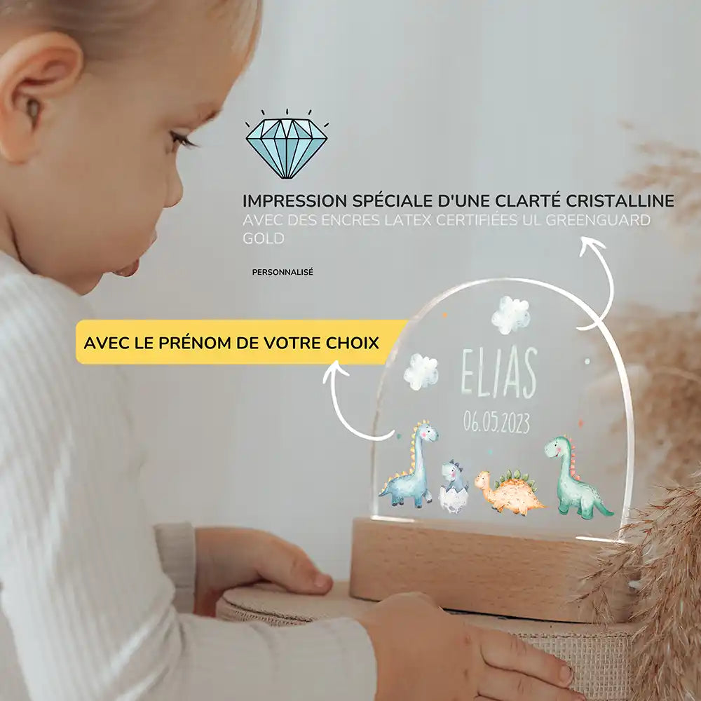 Veilleuse enfant personnalisée Bébés dinos – présentation du produit par l'atelier familial Kidsmood
