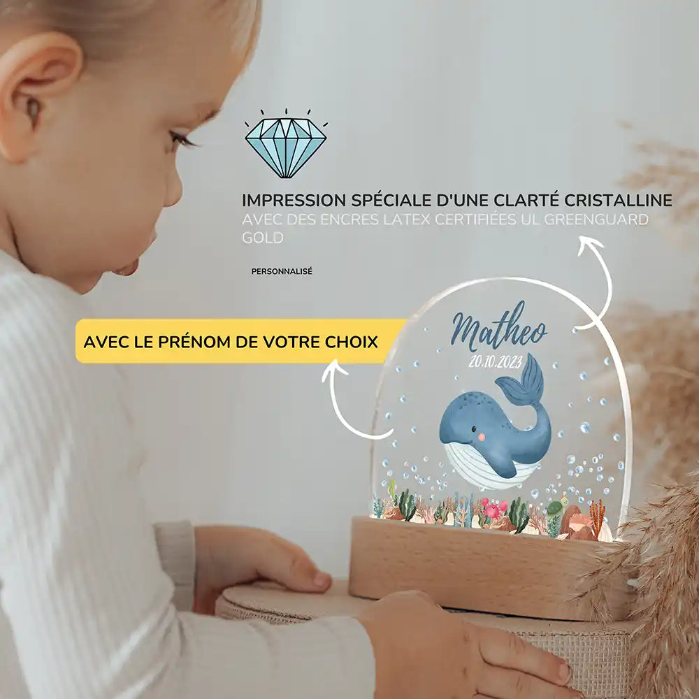 Veilleuse enfant personnalisée Baleine – présentation du produit par l'atelier familial Kidsmood
