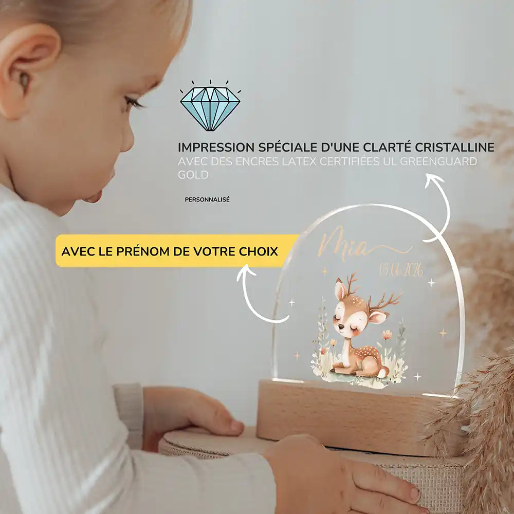 Veilleuse enfant personnalisée Faon endormi – présentation du produit par l'atelier familial Kidsmood