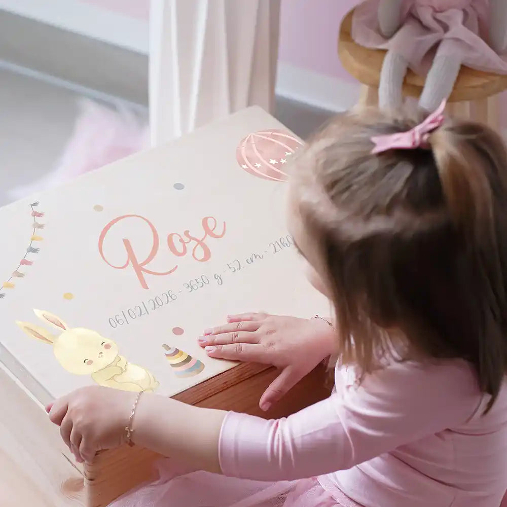 Boîte à souvenirs bébé personnalisée – Lapin et montgolfière